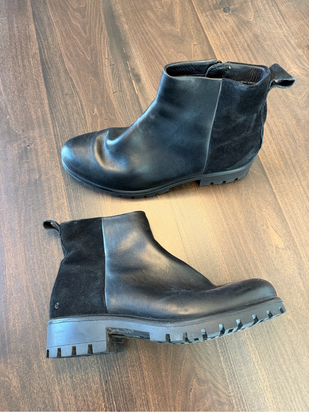 Ecco Black Leather & Suede Chukka Boots